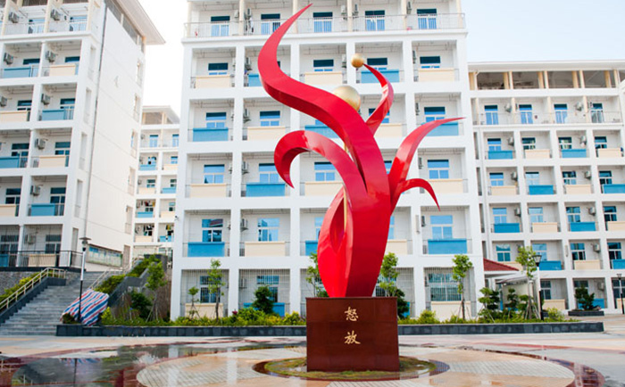 定制不銹鋼雕塑怎么選比較好？